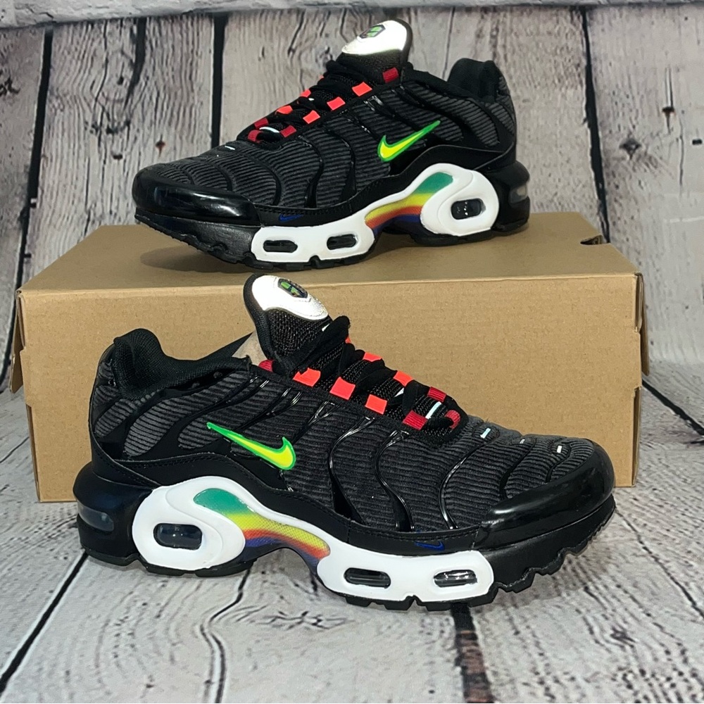 Nike Air Max Plus SE Corduroy ‘Evolution Of Icon’ Sneakers